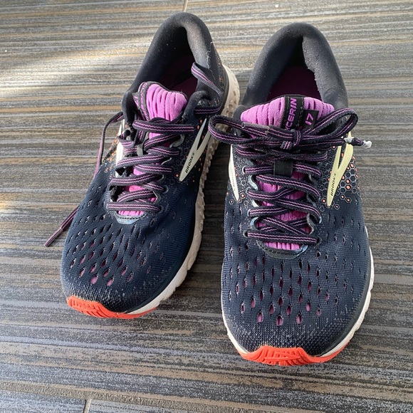 Women running shoes - Picture 2 of 4